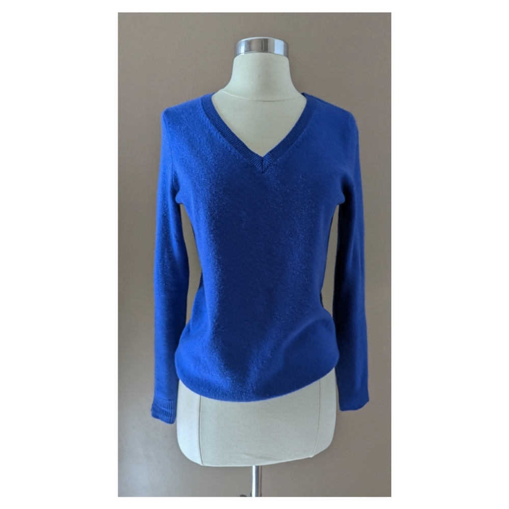C By Bloomingdales Cashmere V Neck Sweater